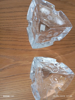 Set of 2 crystal ashtrays new without tag