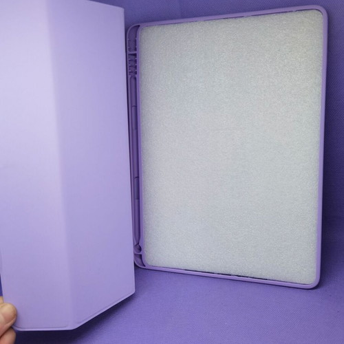 Silicone case for Ipad 10.2 tablet like new, purple