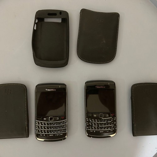 Blackberry Bold 9700 phones used, set of 2 with boxes