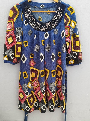 Hippie tunic mid-length with 3/4 sleeves like new, colorful geometric patterns, A-line with belt