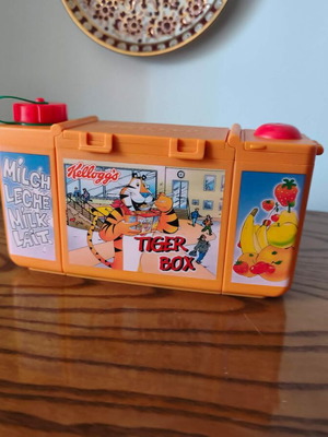 Συλλεκτικό κουτί πρωινού Kelloggs καινούργιο με μασκότ