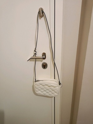 White quilted crossbody shoulder bag like new