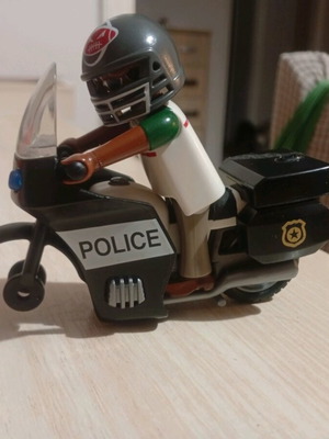Playmobil police motorcycle 2000 used, missing front wheel