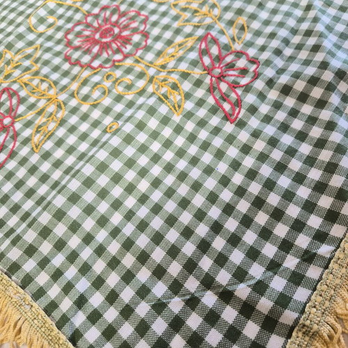 Vintage handmade table linens pack of 3 like new