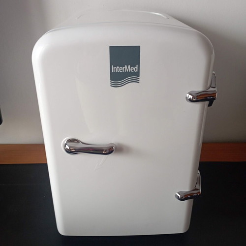 Mini Cosmetic Refrigerator Intermed 4lt like new, 27cm height