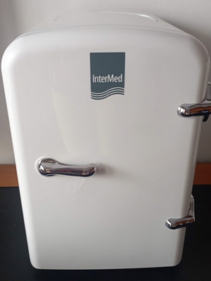 Mini Cosmetic Refrigerator Intermed 4lt like new, 27cm height
