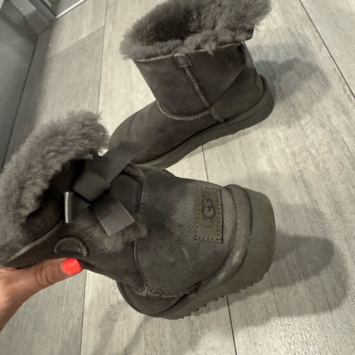 Ugg Bailey Bow women's boots size 37 used, gray