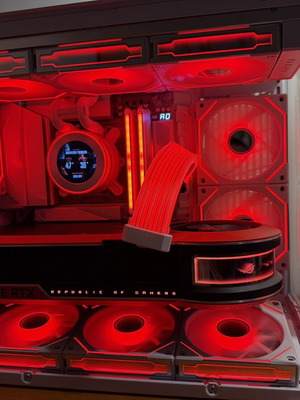 Matrix Platinum 5090 PC with Lian Li Edge 1300 and 9800X3D