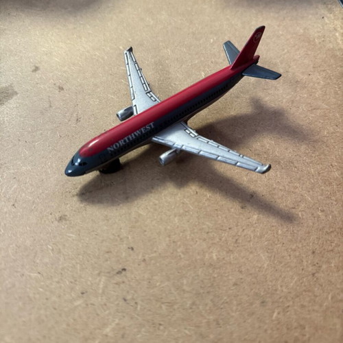 Iron airplanes used, small scale, pack of 2
