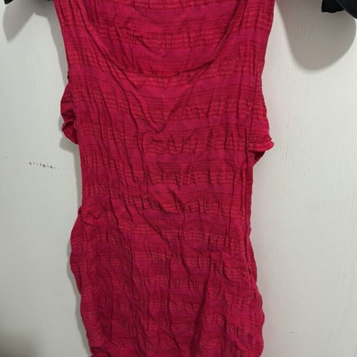 T-shirt used, red and pink