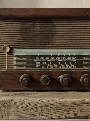 General Electric radio used, collectible