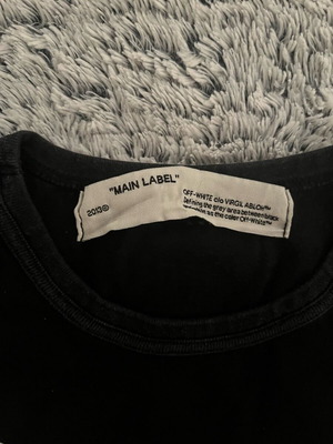 Off white t-shirt σαν καινούργιο, μέγεθος L