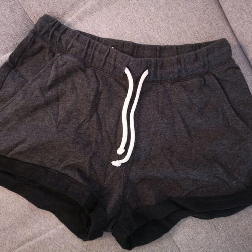 H&M shorts used, size Small