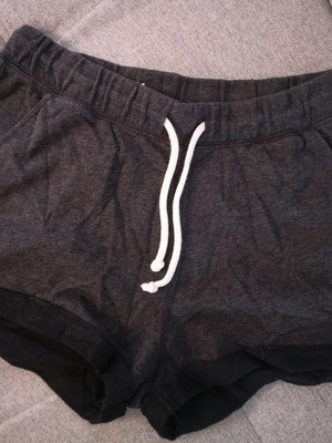 H&M shorts used, size Small