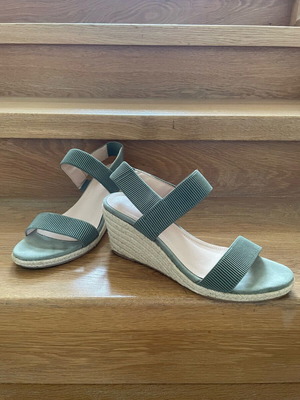 V&N olive platform sandals like new, size 39, 8cm heel