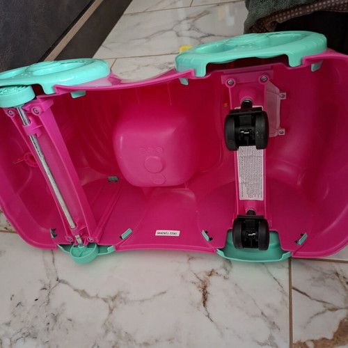 Chicco ride-on car like new, pink wheels