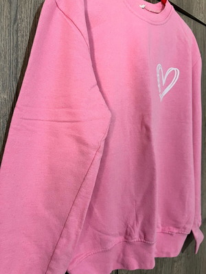 Pink sweatshirt like new with white heart, size S/M