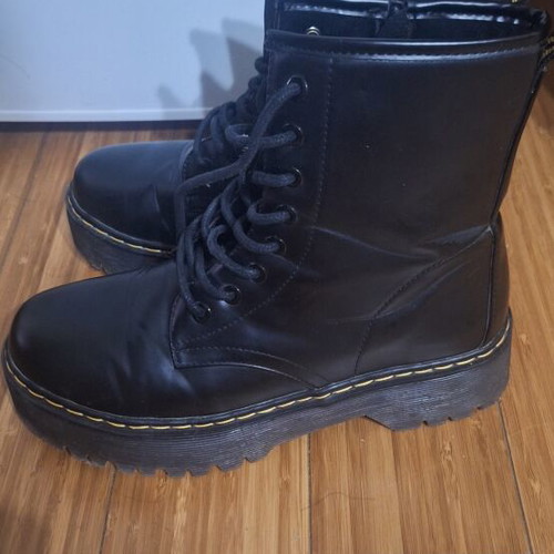 Black boots size 36