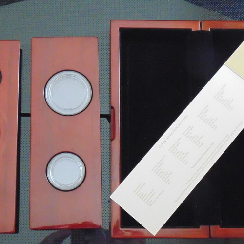 2022 QEII Memorial 5 Coin Set Wooden Case like new