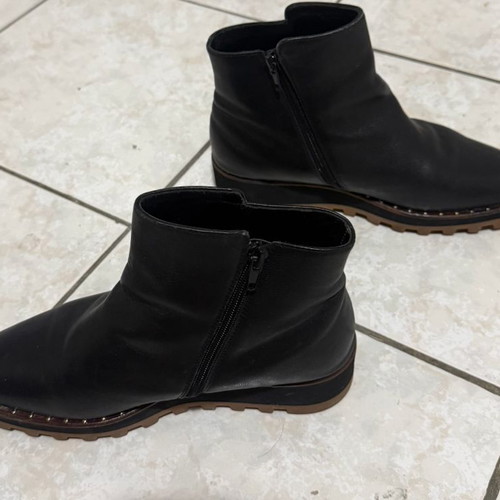 Black ankle boots size 38 with gold details, like new