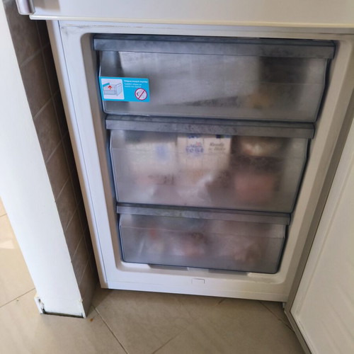 Delonghi refrigerator