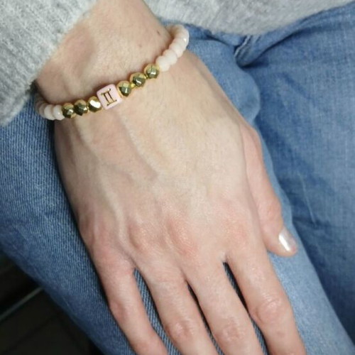 Bracelet with double elastic, gold and salmon beads with zodiac design