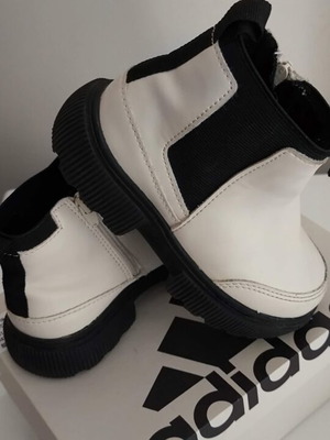 Zara children's boots used, white with black details, size 24