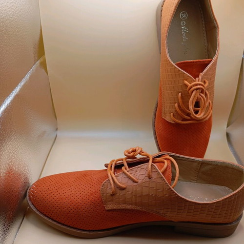 Walking shoes new, size 38, orange with protective case