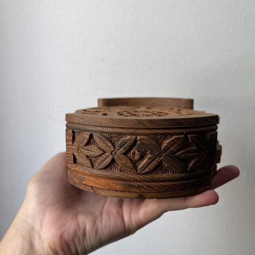 Vintage wooden coaster set 6 pieces with carved design and holder