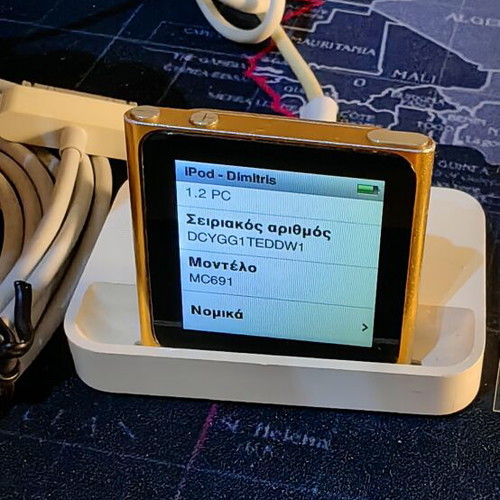 Apple iPod Nano 6th Gen 8GB Gold Like New