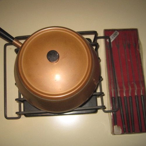 Cheese fondue with metal base and 6 forks, new
