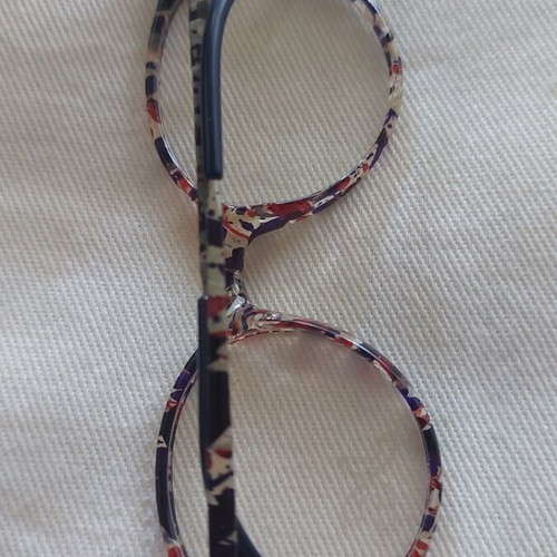 Italian children's eyeglasses with colorful tortoiseshell frame and metal temples
