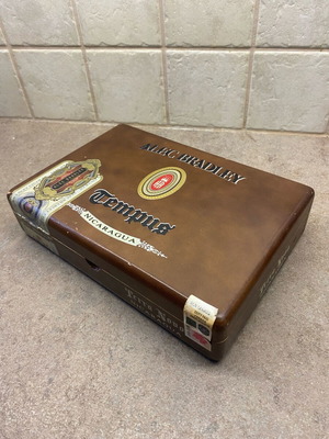 Κουτί πούρων Alec Bradley Tempus Nicaragua Terra Novo μεταχειρισμένο