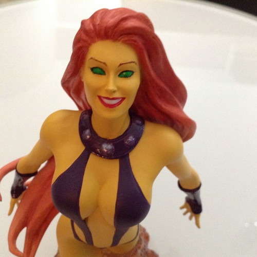 Starfire Teen Titans Women of DC Universe bust new