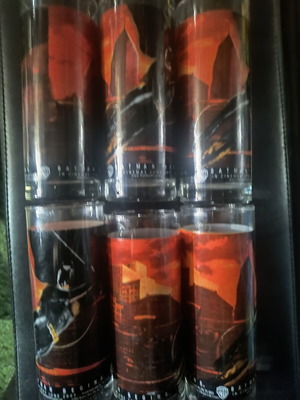 Batman glass set of 8 like new