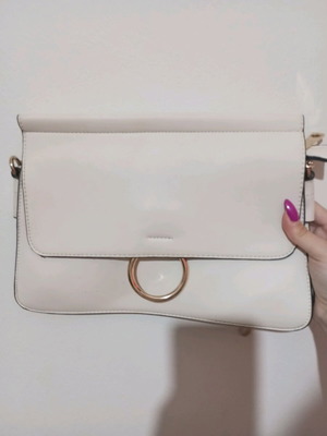 White hand bag used with metal details