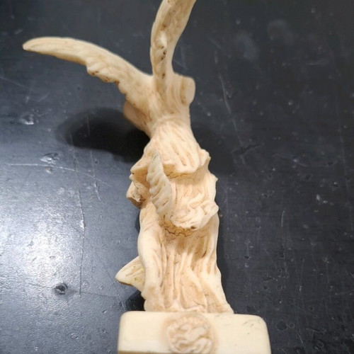 Vintage Nike of Samothrace statue made of resin like new