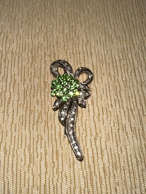 Decorative bow brooch vintage like new for clothing or bag