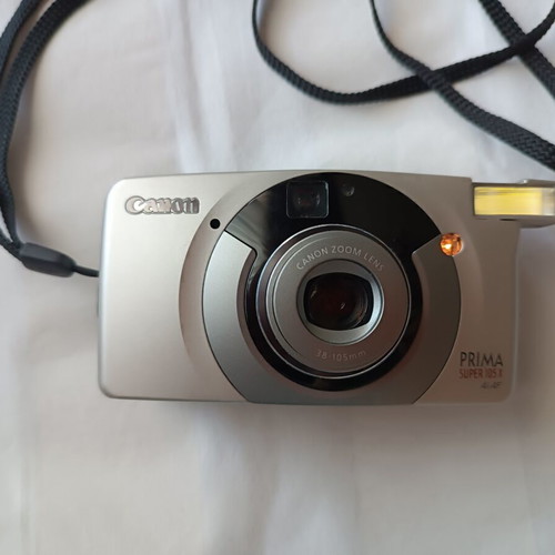 Canon Prima Super 105X 38-105mm camera like new with case