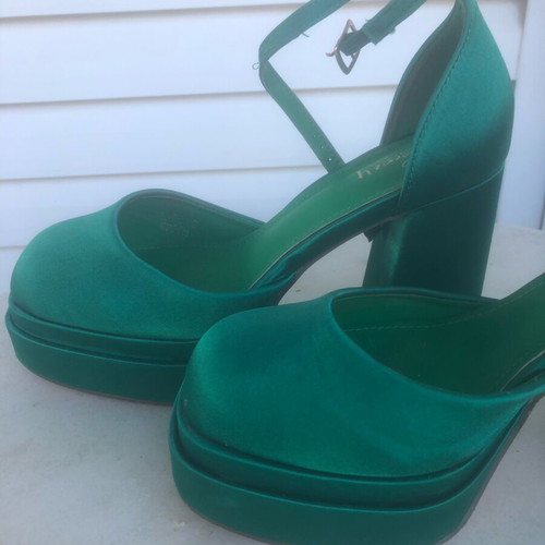 Women's satin green shoes like new, size 40