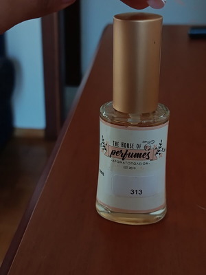 Perfume Eau de Parfum new with sweet long-lasting scent