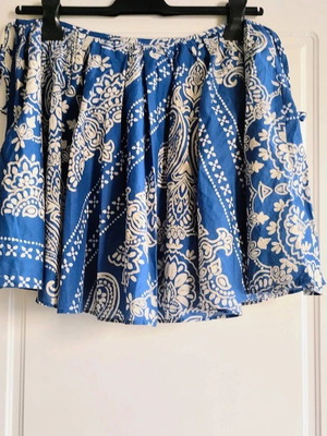 H&M mini skirt paisley boho circle skirt new, size L, blue and white