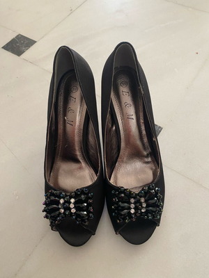 Black peep toe pumps size 39 new with sparkling beads