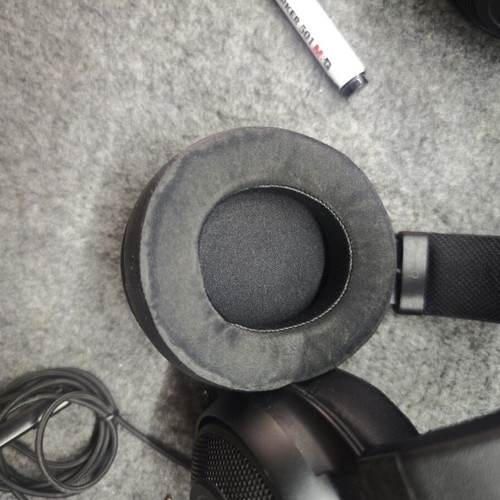 Razer Kraken headphones for parts or repair, wired, 2 pairs