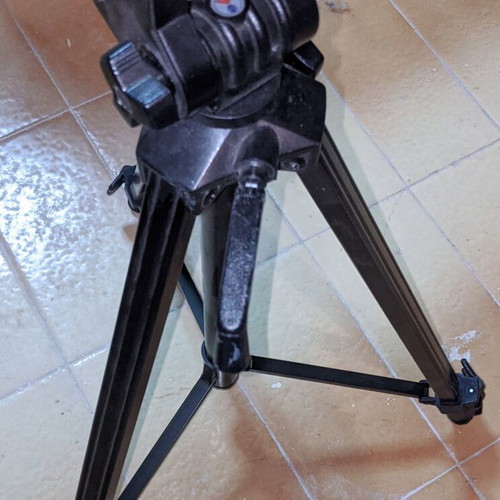 Vanguard Camera Tripod like new, 3-Way Panhead, quick release