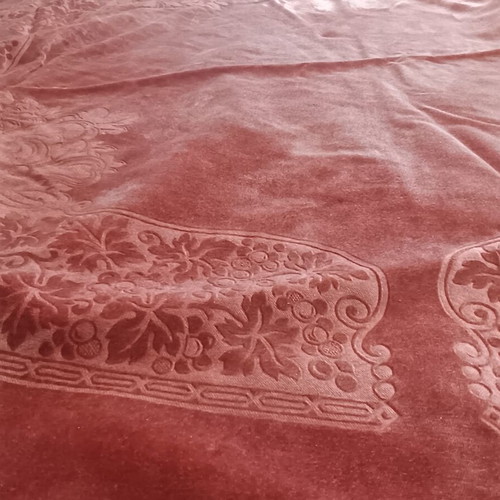 Velvet Rotonda tablecloth like new