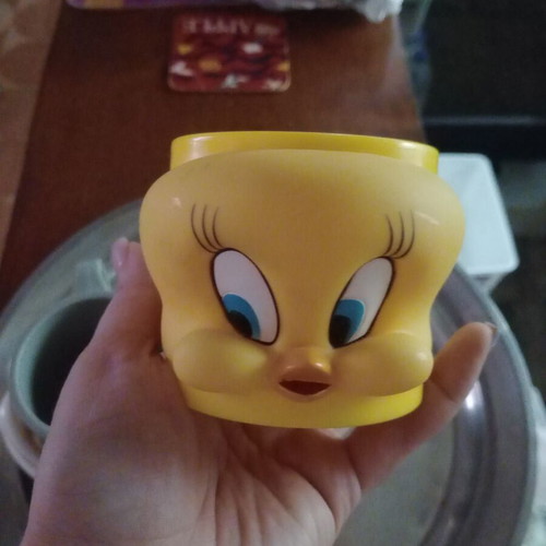 Looney Toons collectible mugs like new, set of two