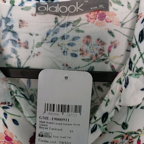Floral shirt new, size XL, white multicolor