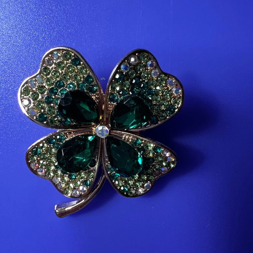 Brooch with green rhinestones new