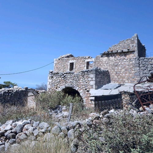 Building with traditional Mani tower on 250 m² plot in Dryalos